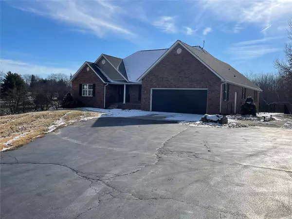 3007 Fox Run DR, Godfrey, IL 62035