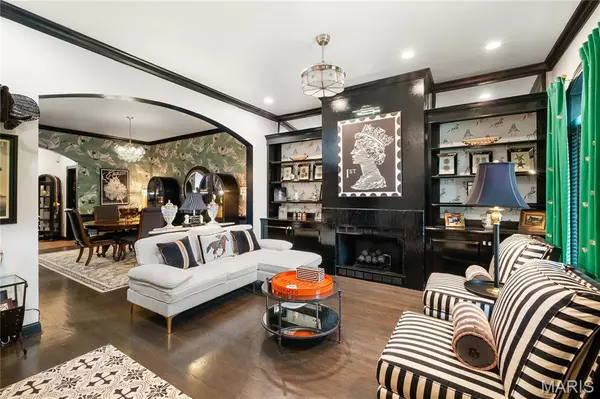 Clayton, MO 63105,18 Brighton WAY