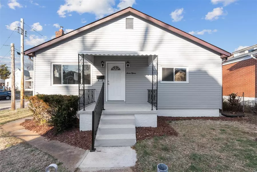 715 Lagro AVE, St Louis, MO 63125