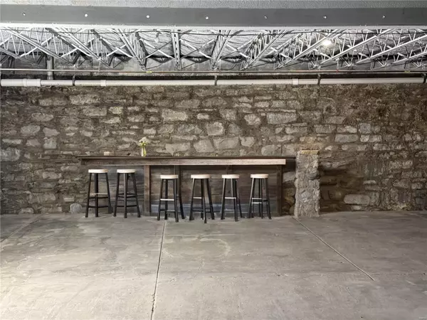 3200 Locust ST, St Louis, MO 63103