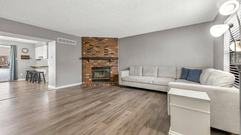 St Peters, MO 63376,867 Boca Raton DR #C