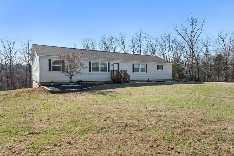 2102 Lake Park TRL, De Soto, MO 63020