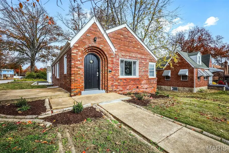 1021 Lakeview AVE, St Louis, MO 63138