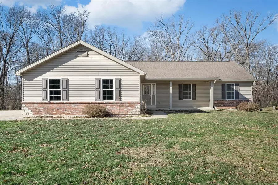 242 Bluestem LN, Hawk Point, MO 63349