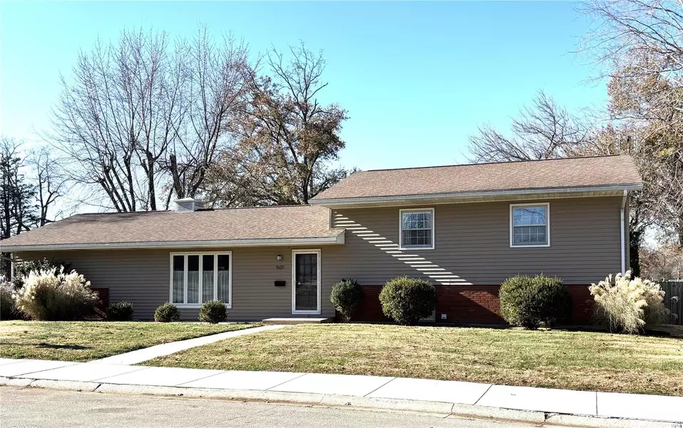 501 Maple ST, Greenville, IL 62246