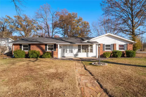 2 Hanson DR, Granite City, IL 62040
