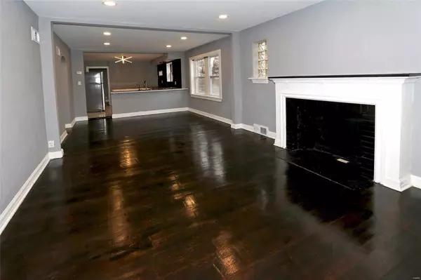 St Louis, MO 63136,8741 Acacia DR