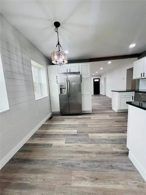 Sullivan, MO 63080,102 Modern ST