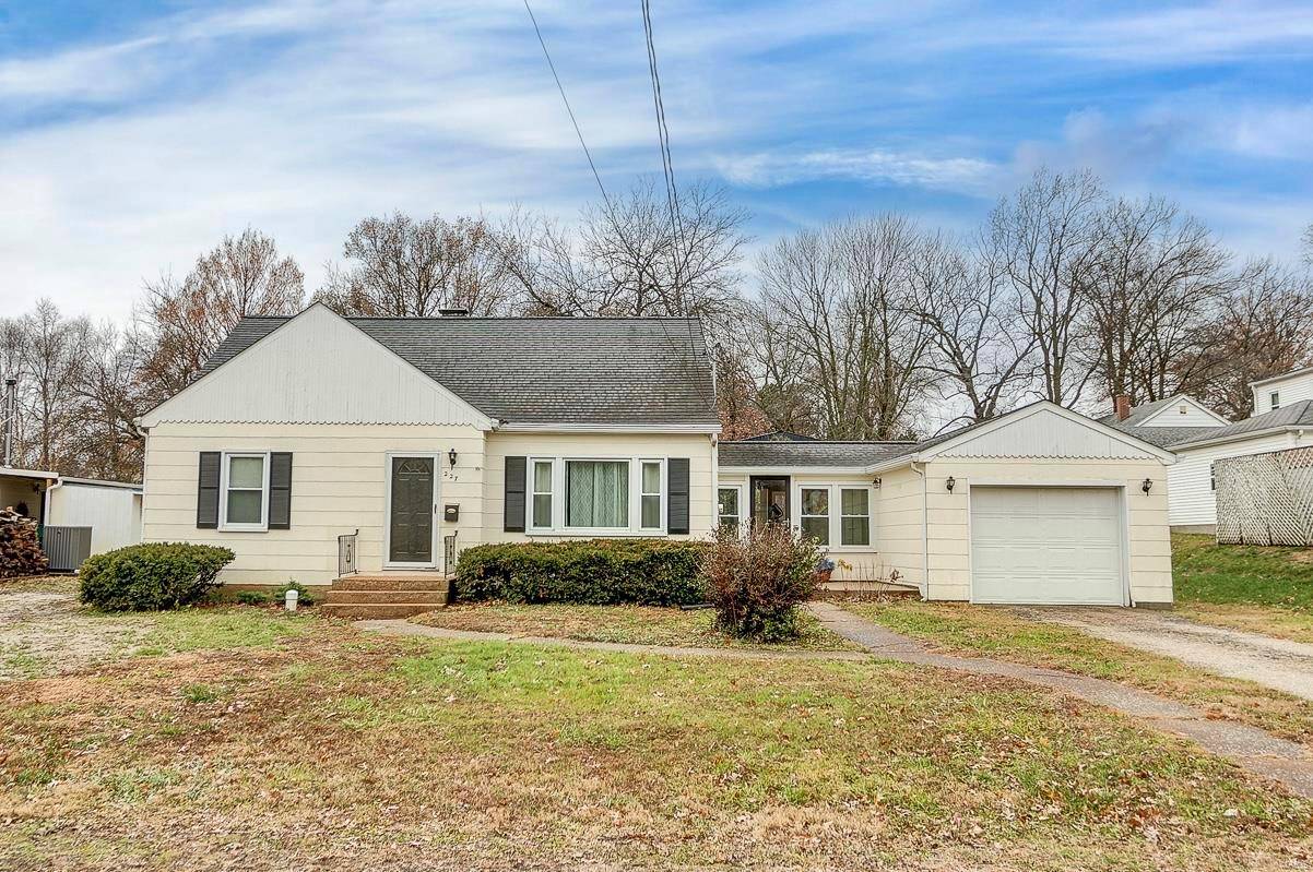 227 Meyer ST, Lebanon, IL 62254