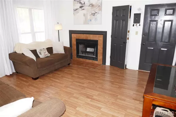 5100 Hollow Wood CT #D, Unincorporated, MO 63128