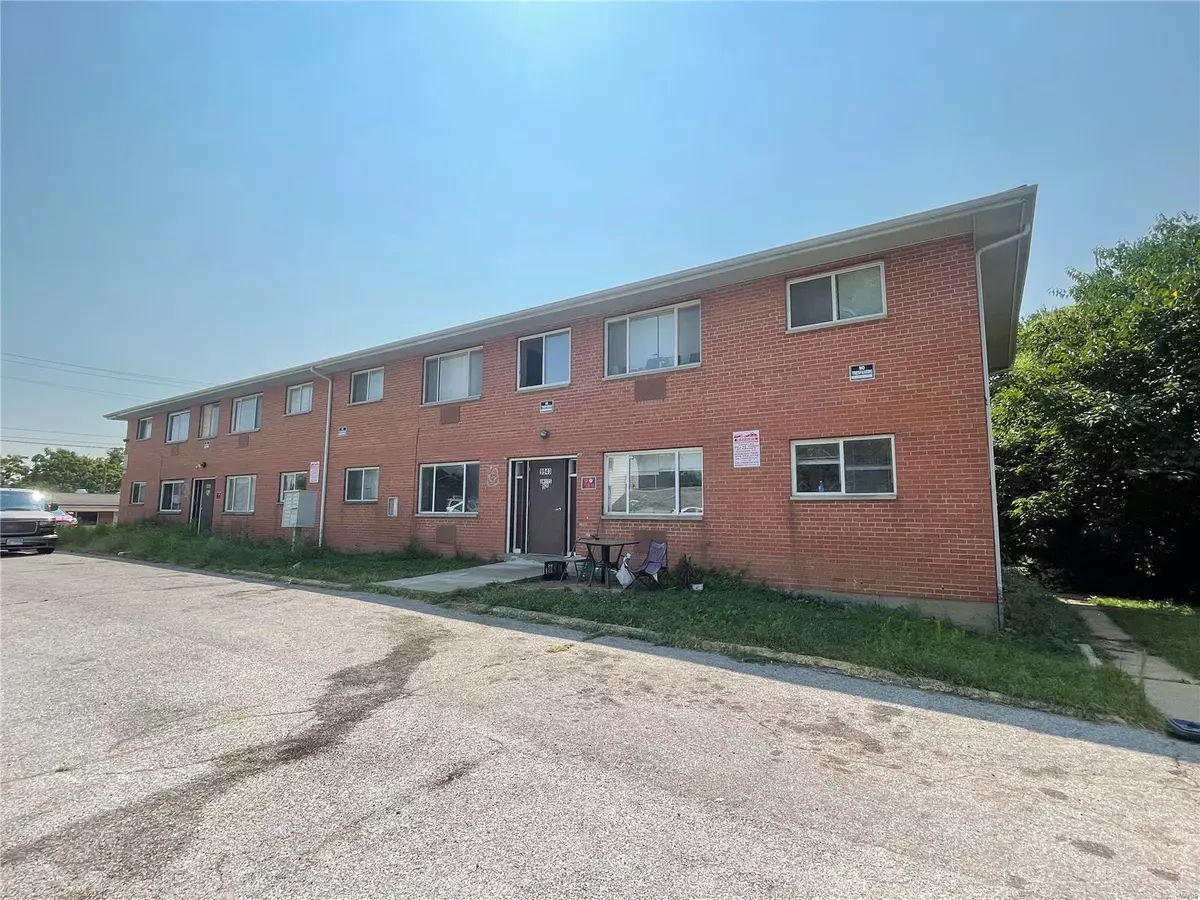 St Louis, MO 63137,9943 Diamond DR