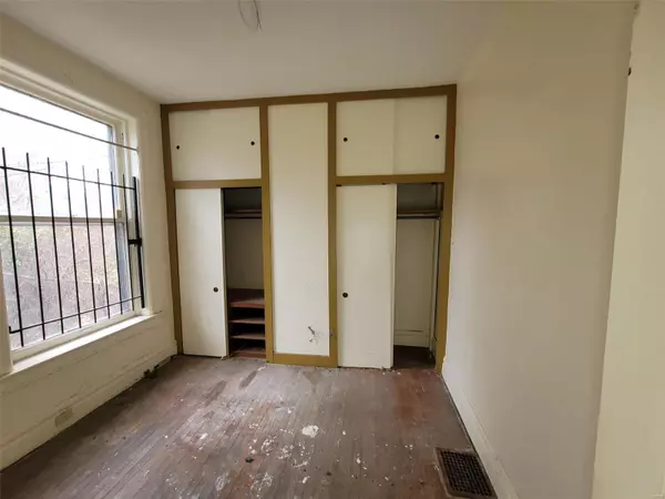 St Louis, MO 63112,5331 Ridge AVE