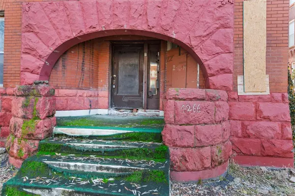 St Louis, MO 63108,4266 Washington BLVD