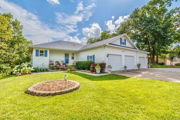 315 ARROWHEAD DR, Camdenton, MO 65020