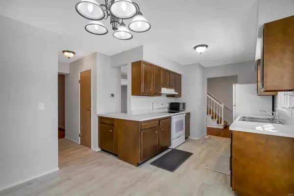 St Louis, MO 63141,13448 Forestlac DR