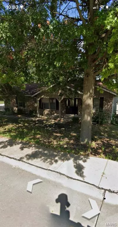 11830 7 Hills DR, Florissant, MO 63033