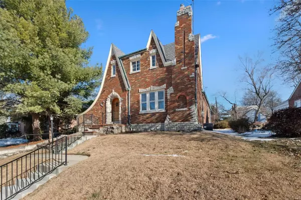 St Louis, MO 63121,8343 Knollwood DR