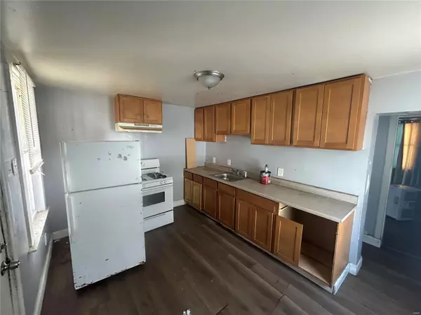 St Louis, MO 63136,8607 Henry ST