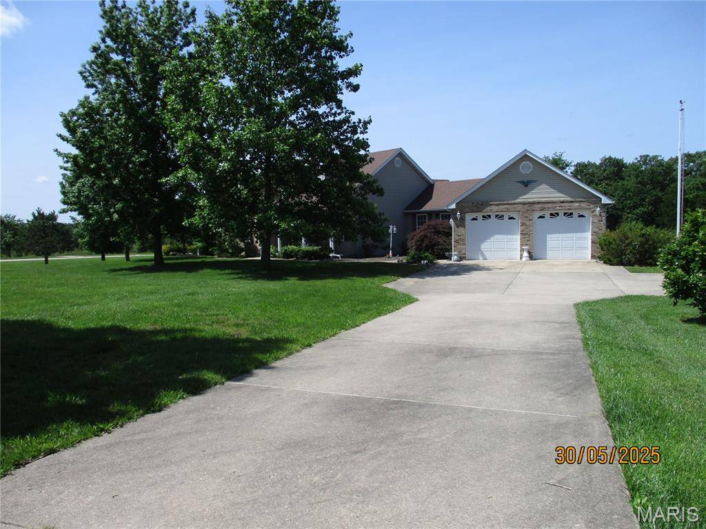 222 Valley View DR, Cuba, MO 65453