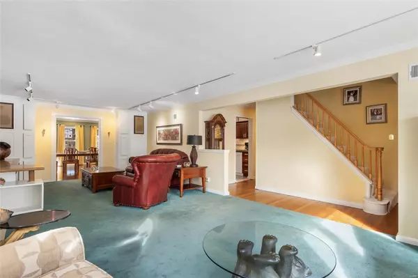 Webster Groves, MO 63119,401 Larkhill CT