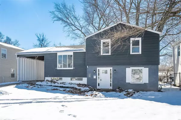 2380 Oakwood Manor DR, Florissant, MO 63031