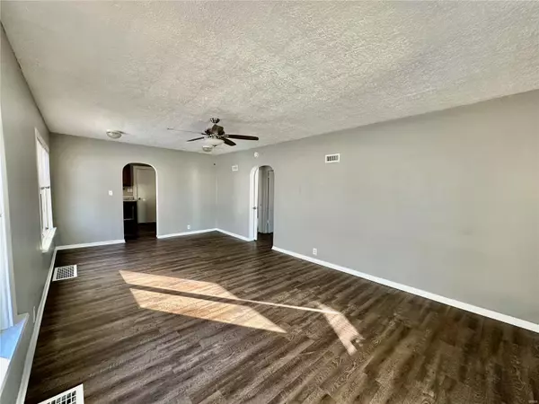 East Alton, IL 62024,837 Pine ST