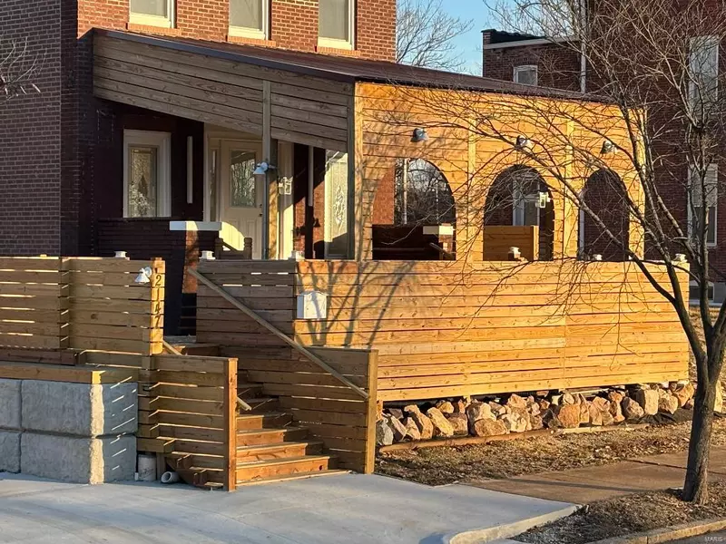 2147 E College AVE, St Louis, MO 63107