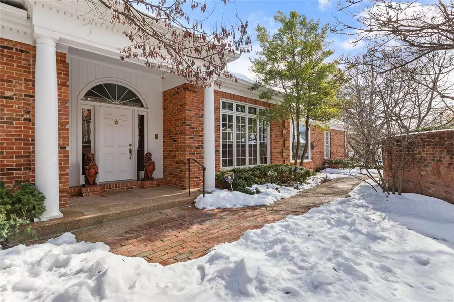 9002 Sedgwick Place DR, Richmond Heights, MO 63124