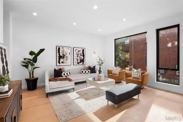 St Louis, MO 63108,215 N Sarah ST #13