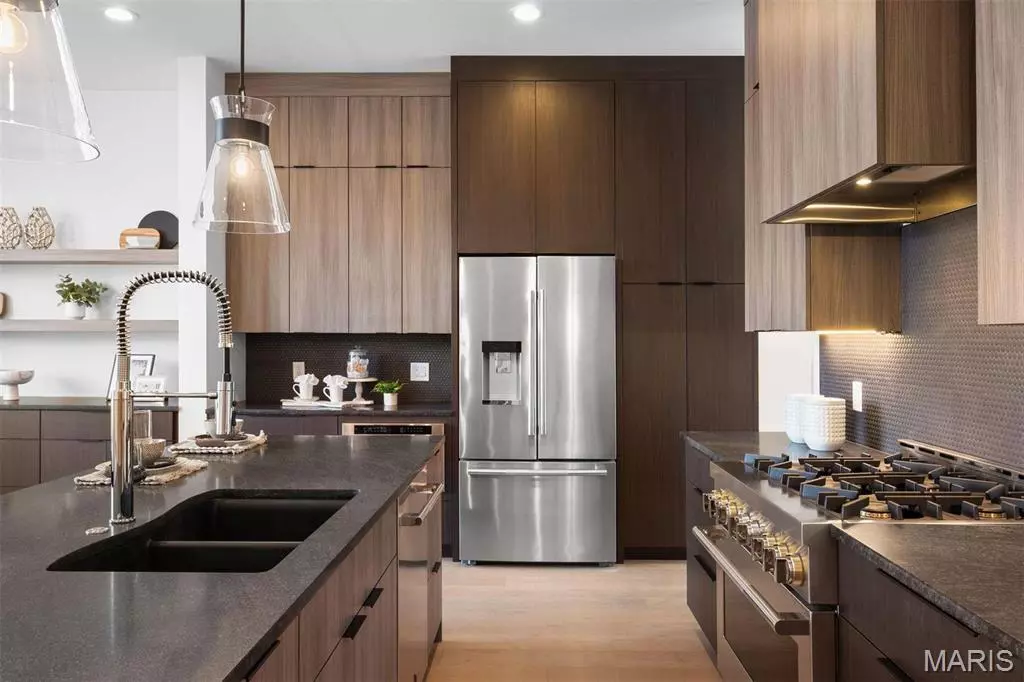 St Louis, MO 63108,215 N Sarah ST #13