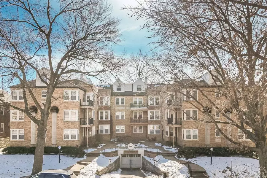 7532 York DR #1E, Clayton, MO 63105