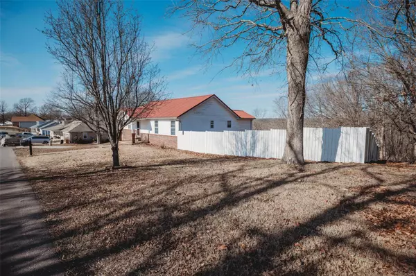Dixon, MO 65459,14145 Howard LN