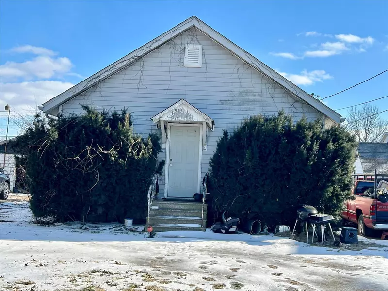 2016 N 6th ST, Dupo, IL 62239