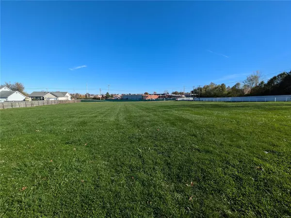 2465 Brown LN, Florissant, MO 63033