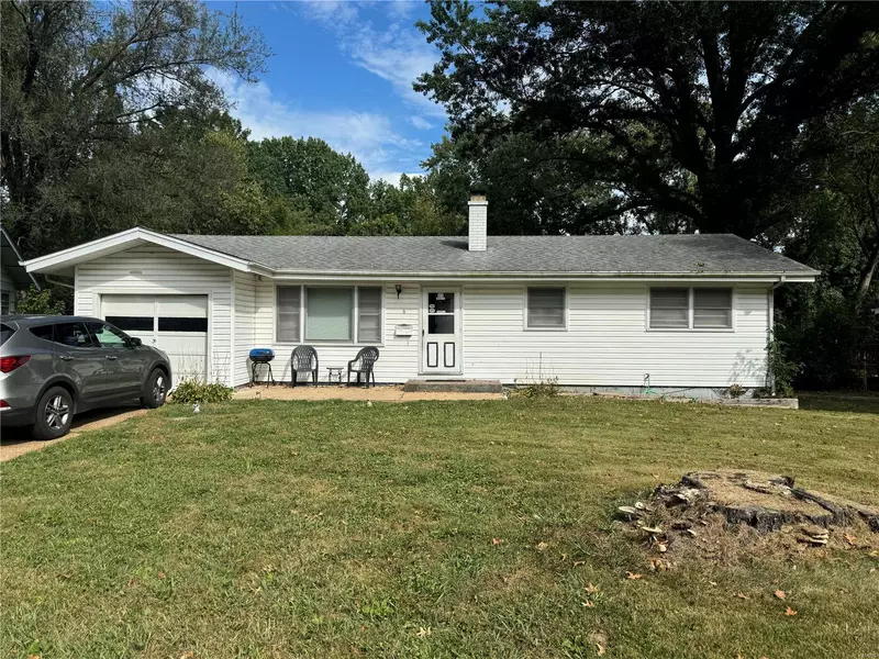 8 Bayview DR, St Louis, MO 63135