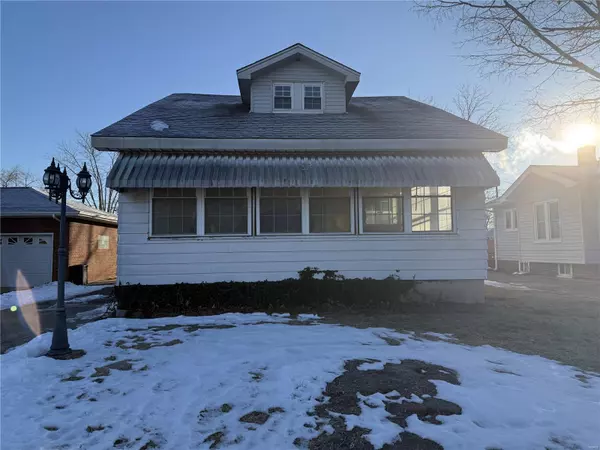 218 Bowman AVE, East Alton, IL 62024