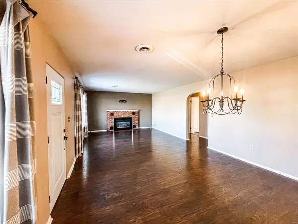 Nashville, IL 62263,428 E Kirkland DR