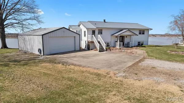 25324 Lyons Rd. RD, Carlyle, IL 62231