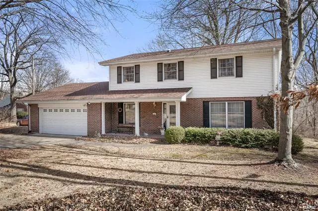 32 Lake Pembroke DR, St Louis, MO 63135