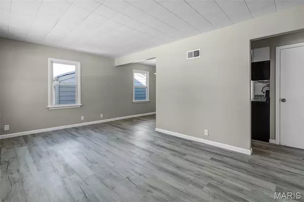 St Louis, MO 63137,9920 Northgate DR