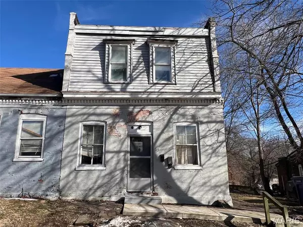 715 Caroline ST, Belleville, IL 62220