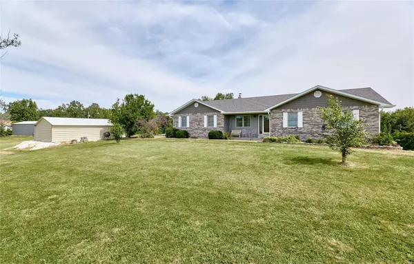 72 Cooper LN, Troy, MO 63379