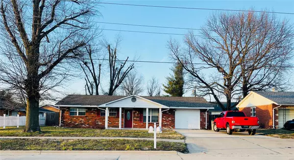 1013 W County RD, Jerseyville, IL 62052