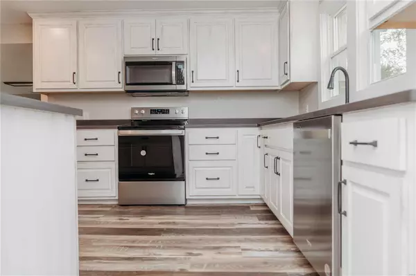 Dixon, MO 65459,302 S Oak ST