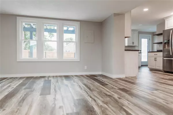 Dixon, MO 65459,302 S Oak ST