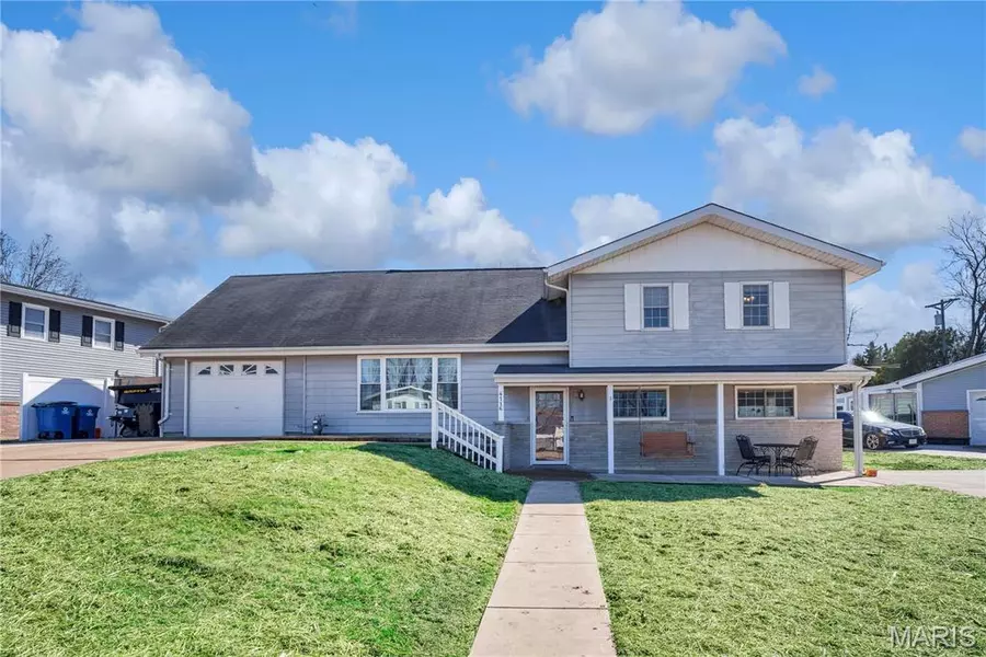 4116 Southern Aire DR, St Louis, MO 63125