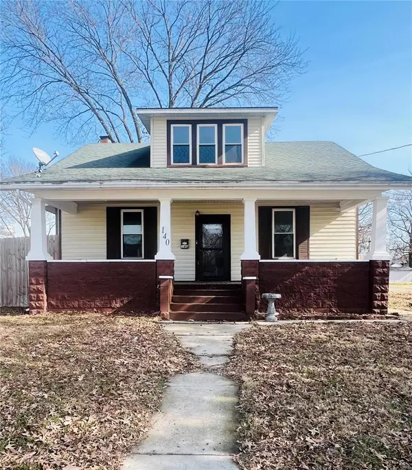 140 S Main St ST, Breese, IL 62230