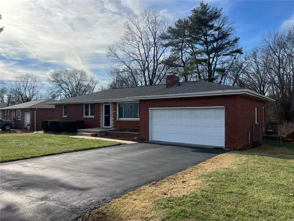 Godfrey, IL 62035,5110 Clara DR