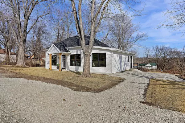 Glen Carbon, IL 62034,141 Center ST