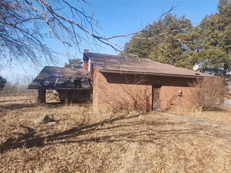 2122 N Market ST, Sparta, IL 62286